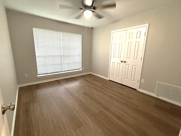 1543 Chisolm Trl — Photo 14