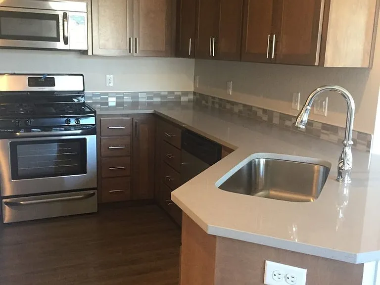 584 Fair Oaks Ave — Photo 2