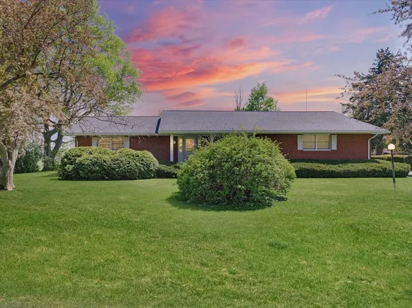 401 E Bond St, Bement, IL 61813