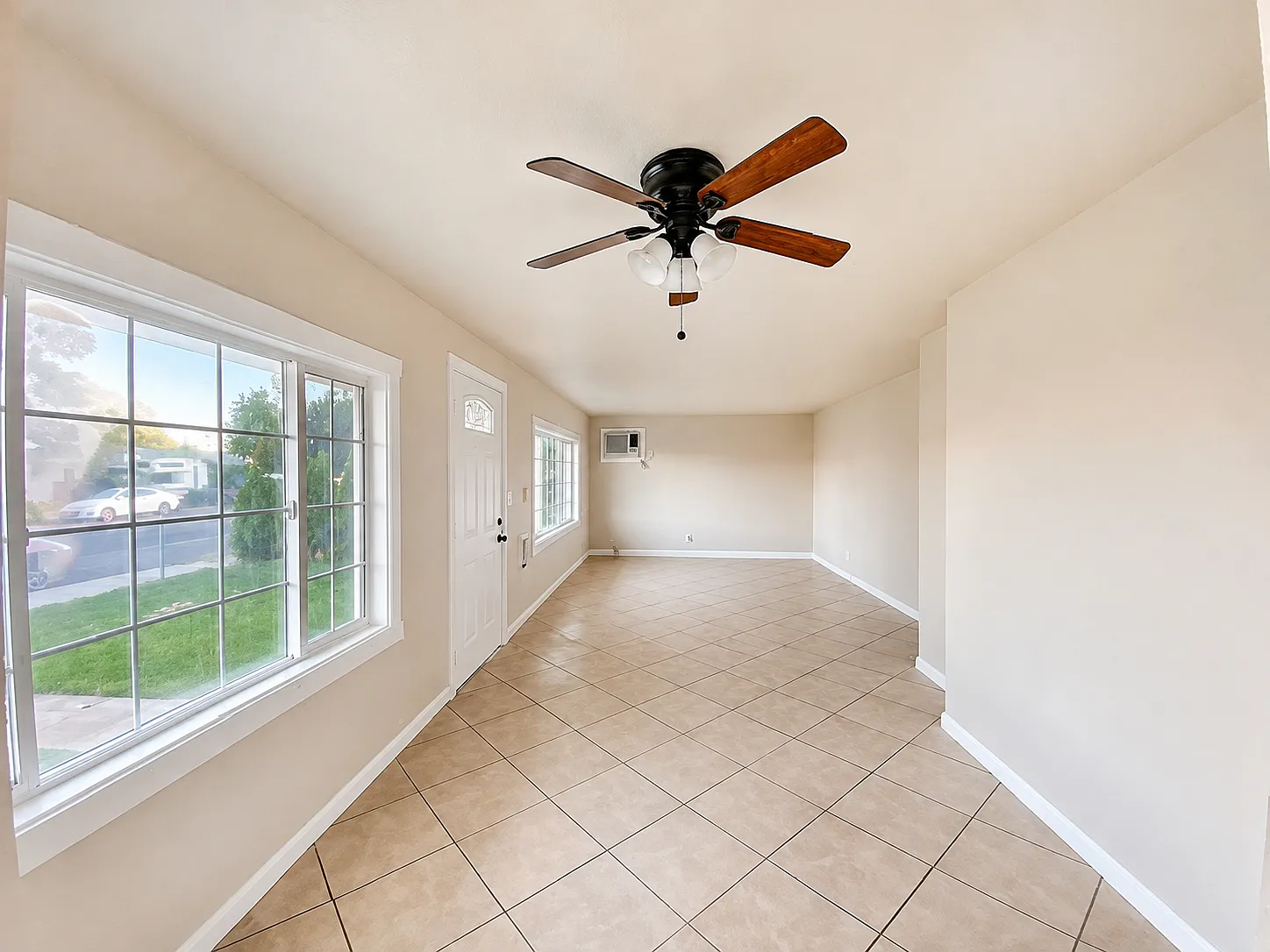 3 bed, 962 sqft, $1,825 — Photo 3