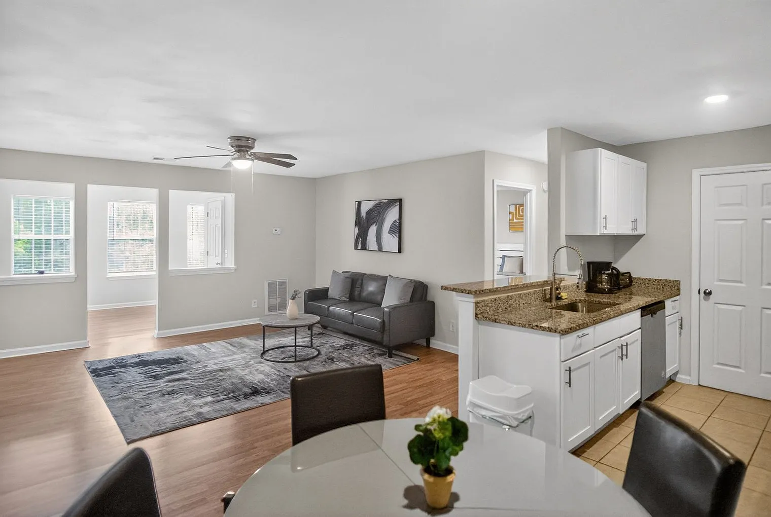 2 bed, 2.0 bath, 12647 sqft, $2,395 — Photo 4