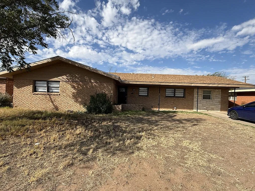 3 bed, 2.0 bath, 1707 sqft, $2,600 — Photo 1