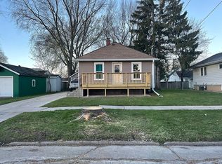 1011 Elmore St, Green Bay, WI 54303