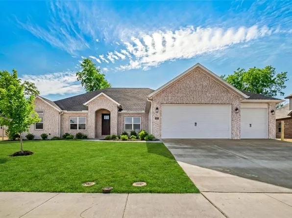 1311 Greyback Ln, Centerton, AR 72719