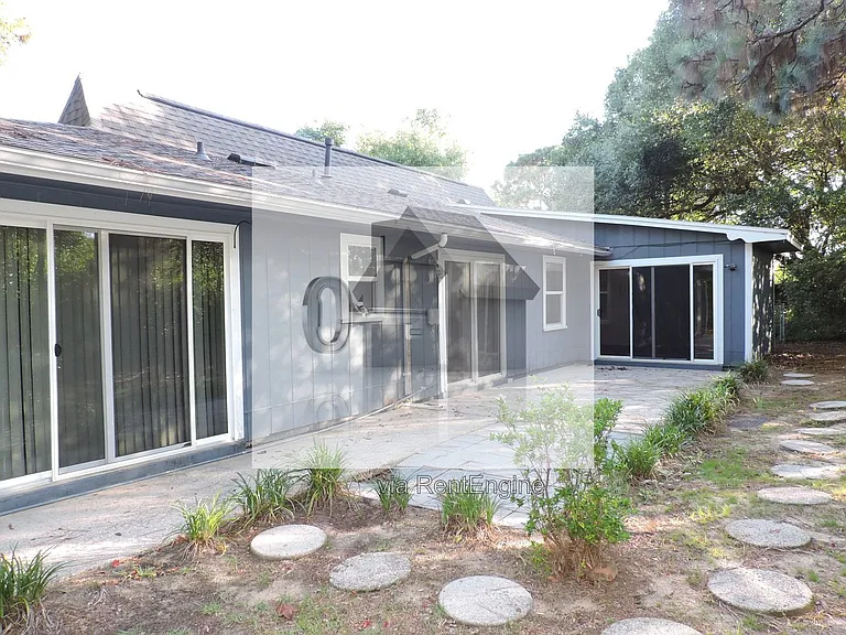 1885 Broyhill Cir — Photo 1
