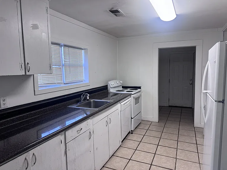 1750 Yarbrough Streetmontgomery — Photo 13