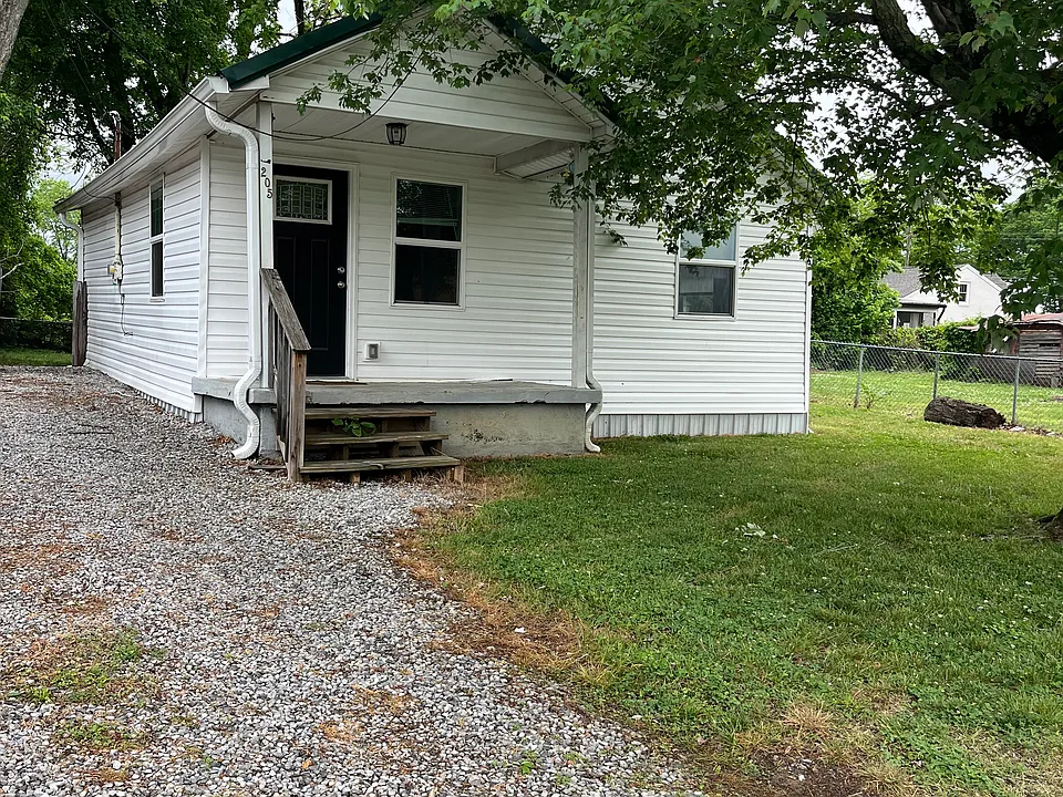205 15th Ave W