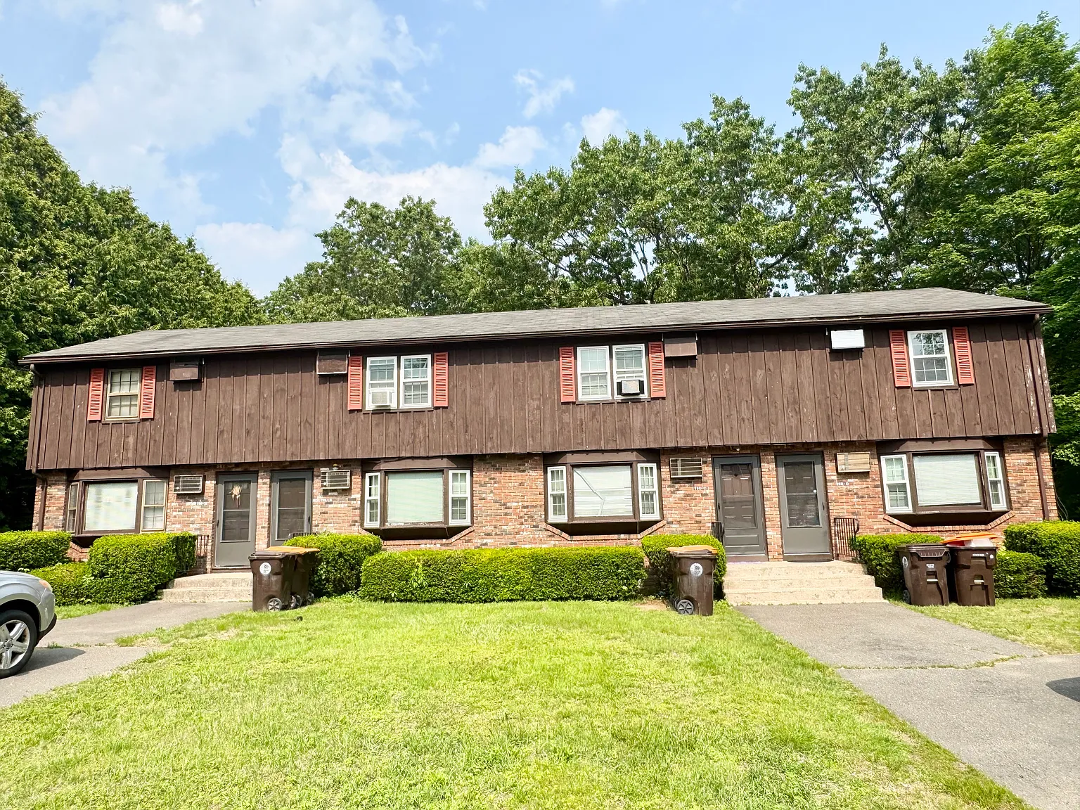 2 bed, 1.5 bath, 1000 sqft, $1,420 — Photo 1
