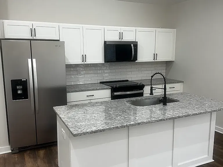 2020 Glades Dr — Photo 5