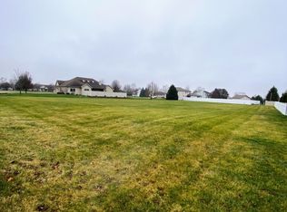 2360 Fox Run Dr, Kankakee, IL 60901