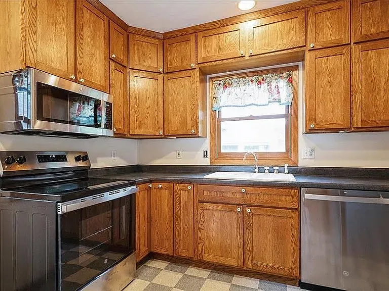 525 Oakland Ave — Photo 2