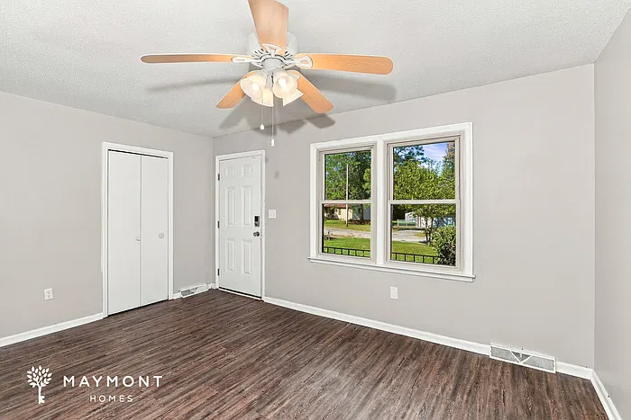 3 bed, 2.0 bath, 1347 sqft, $1,495 — Photo 2