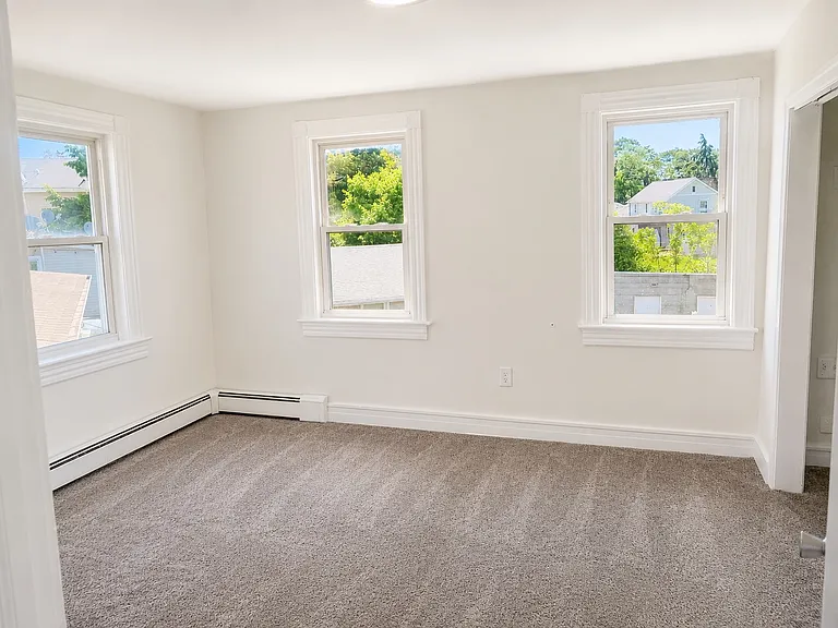 131 S 7th Ave — Photo 8
