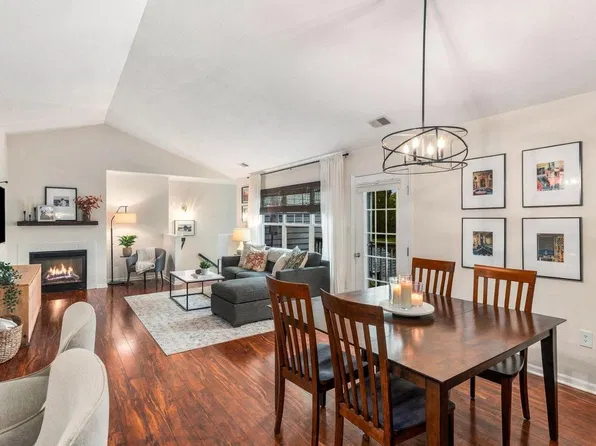 N16W26532 Meadowgrass CIRCLE #D, Pewaukee, WI 53072
