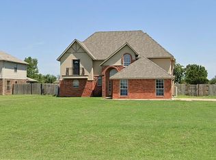 7 NW Wentwood Hill Dr, Lawton, OK 73505