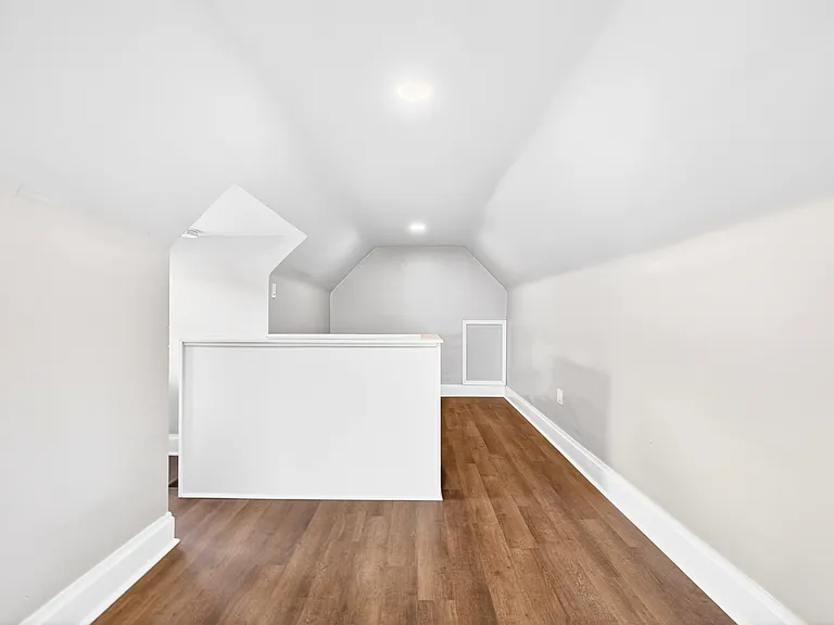 410 Kendall St — Photo 36