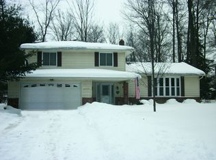 37454 Hunters Ridge Rd, Solon, OH 44139