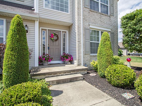 Great Curb Appeal!