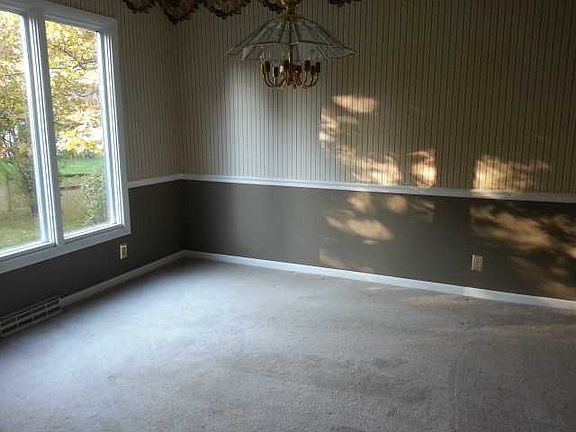 5th image of 570 Candyce Ct