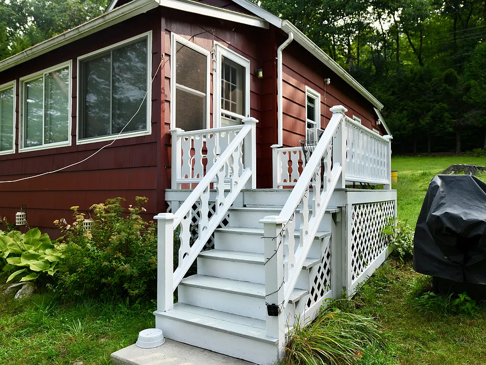 121 Heath Rd