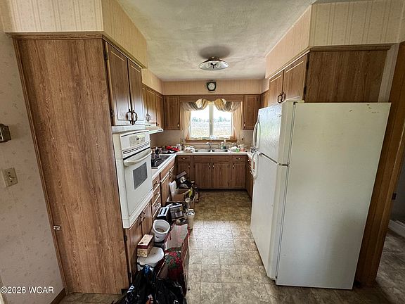 4th image of 4052 E Main St