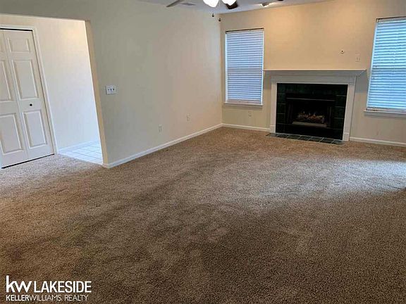 4th image of 42729 Richmond Dr