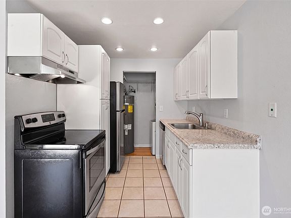 5th image of 2020 Grant Avenue S #C103