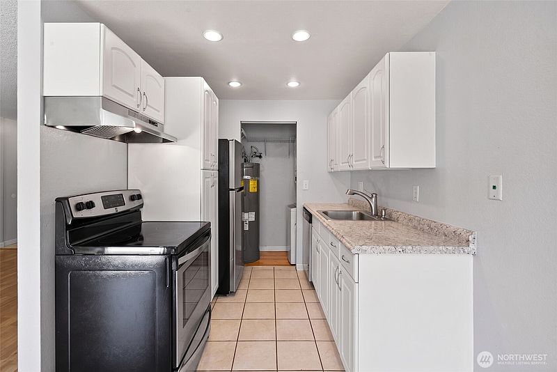 2nd image of 2020 Grant Avenue S #C103