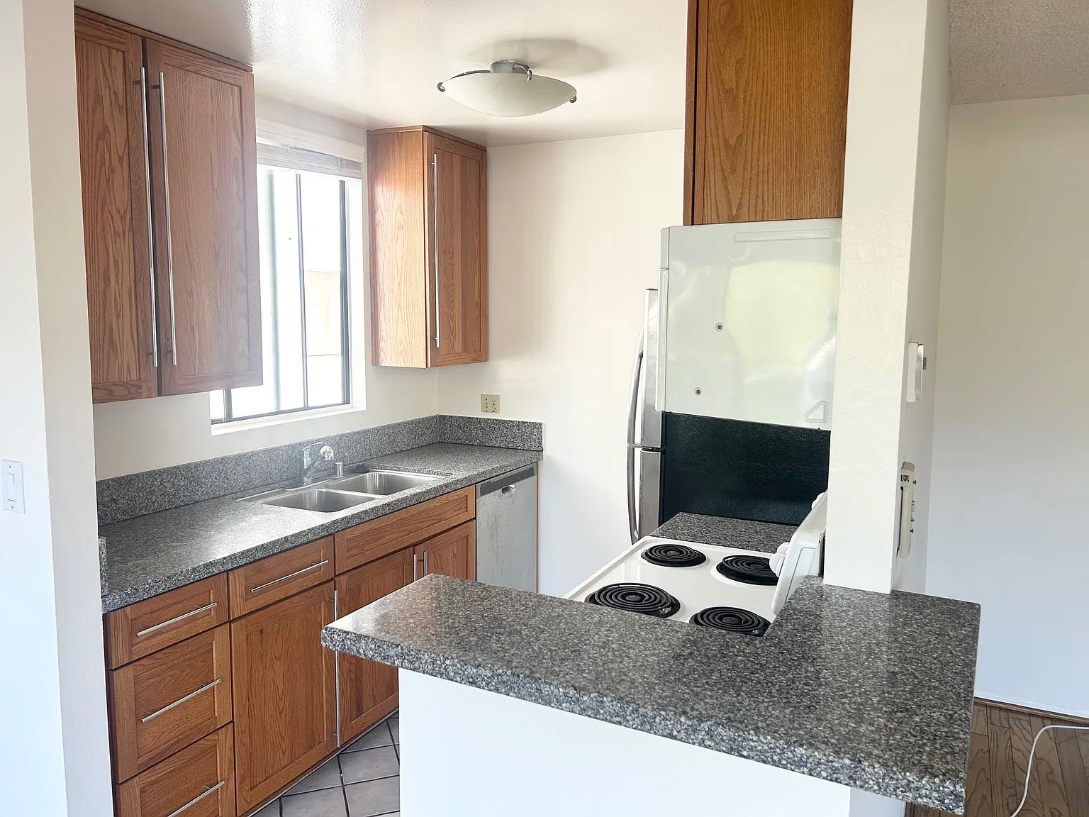 1 bed, 760 sqft, $2,700 — Photo 2