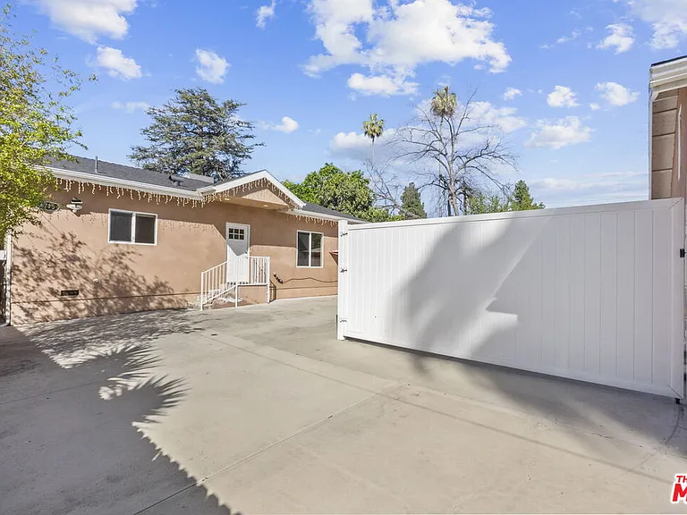 6715 Cedros Ave — Photo 21