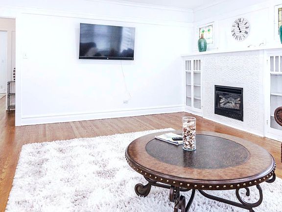 4th image of 5028 N California Ave #2