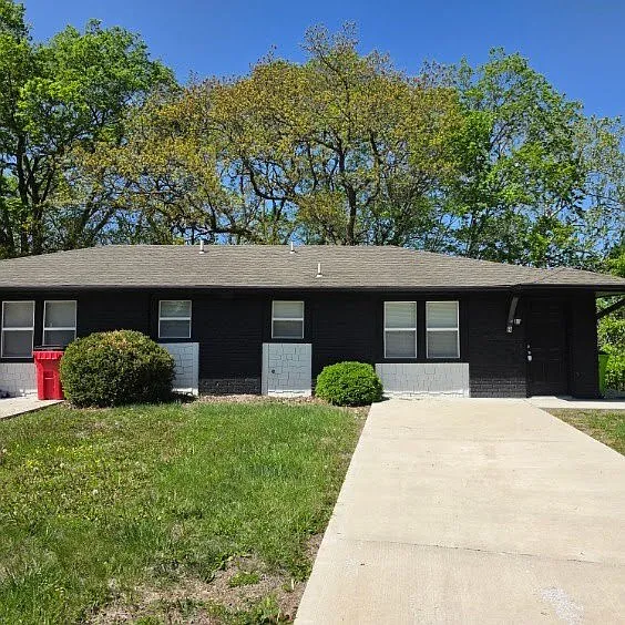 408 NE Westwind Dr #B — Photo 3