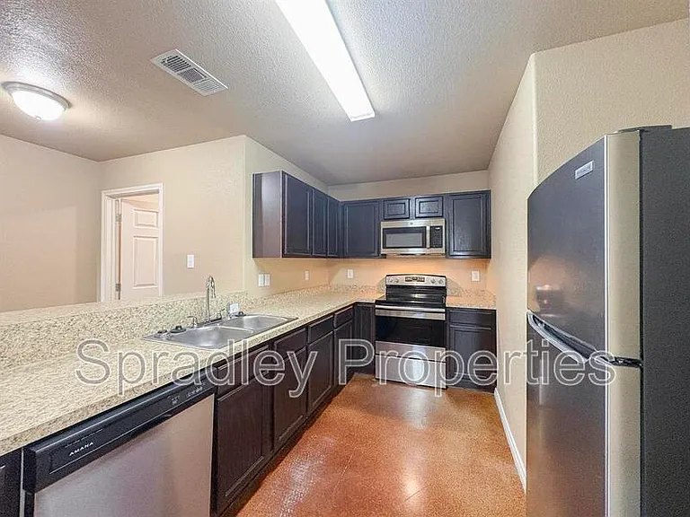 1513 Brady Way — Photo 6