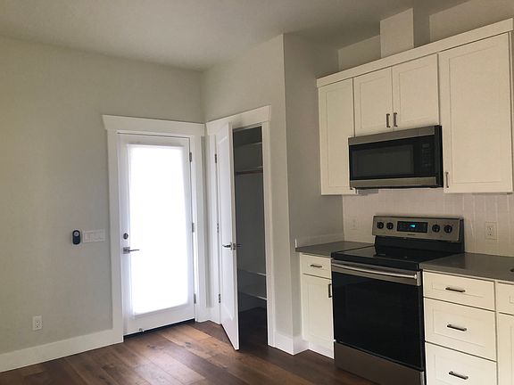 2nd image of 2722 2nd Ave