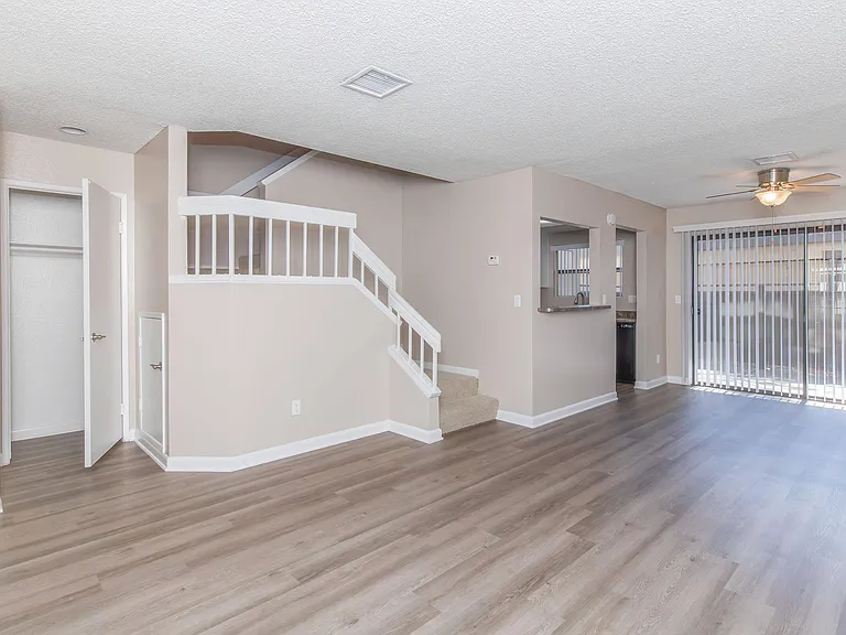 Oak Tree Court Apartment Homes — Photo 52