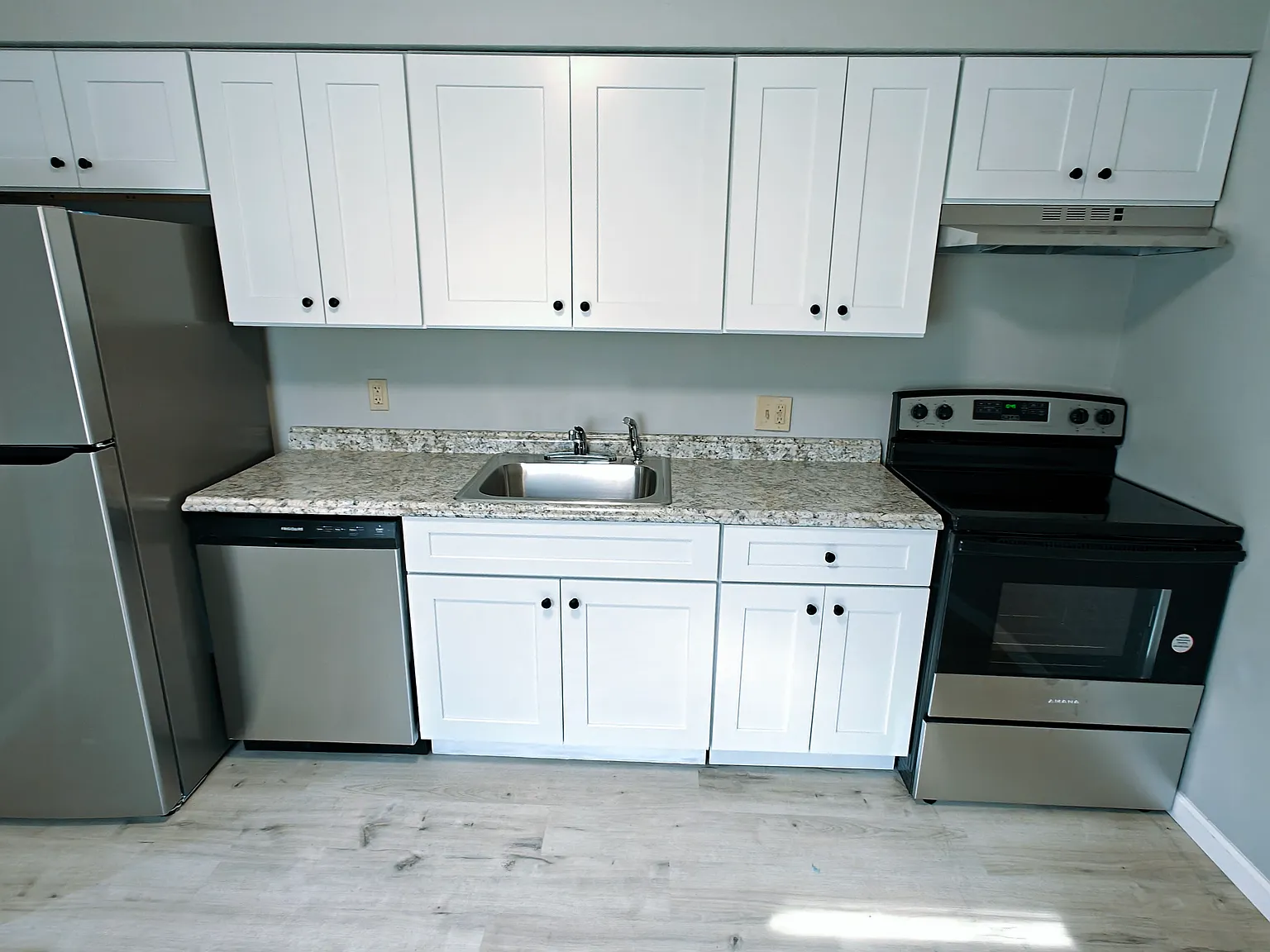 3 bed, 1120 sqft, $1,300 — Photo 2