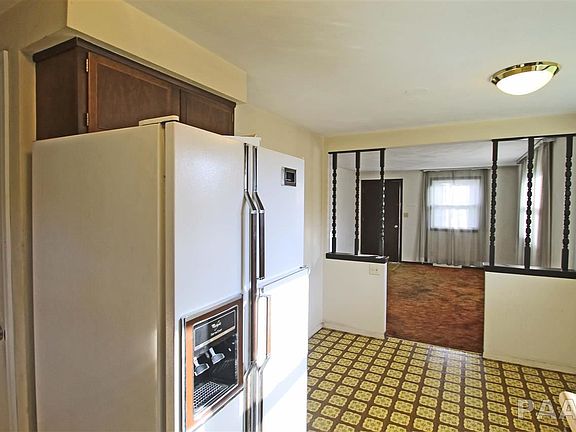4th image of 401 E Embert Pl