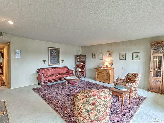 4th image of 900 E Bay Dr NE #A105