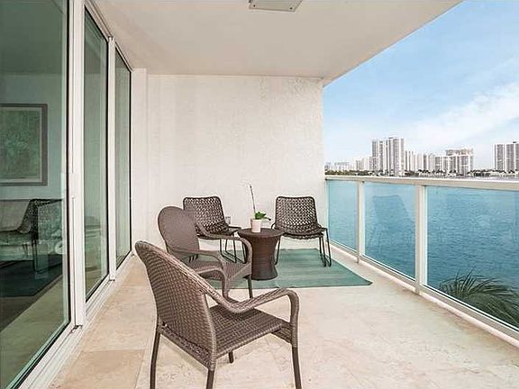 4th image of 3201 NE 183rd St APT 402