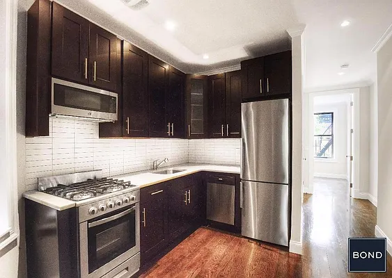 Rented by Bond New York | media 20