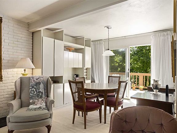 2nd image of 8 Orchard Ln