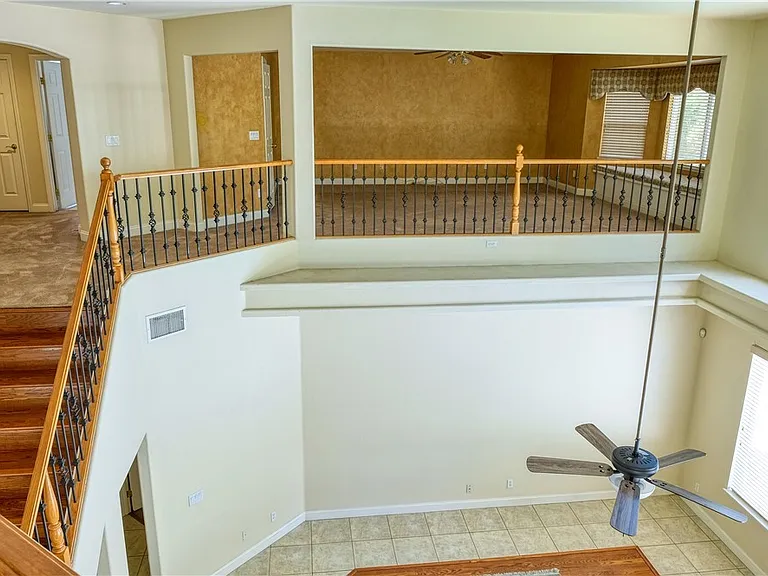 3924 Royal Scots Ave — Photo 22