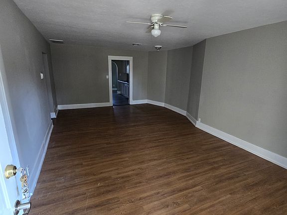 2nd image of 121 SW 24th St