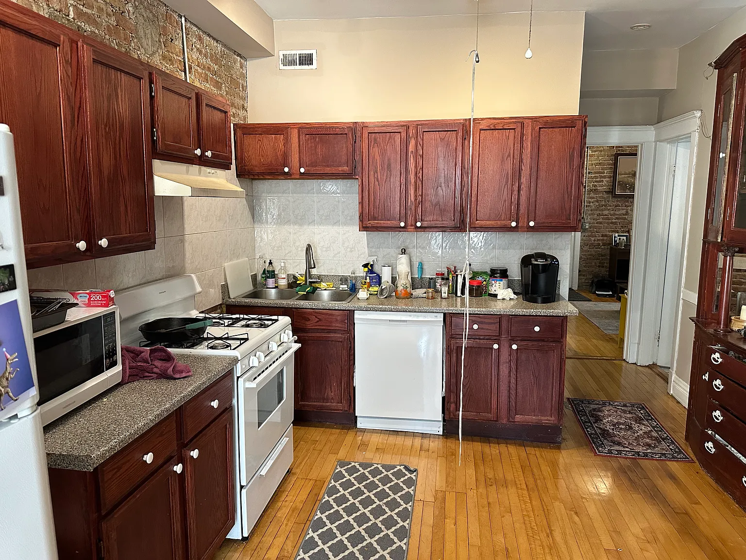 2 bed, 1000 sqft, $2,100 — Photo 3