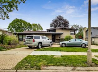 9649 Tripp Ave, Skokie, IL