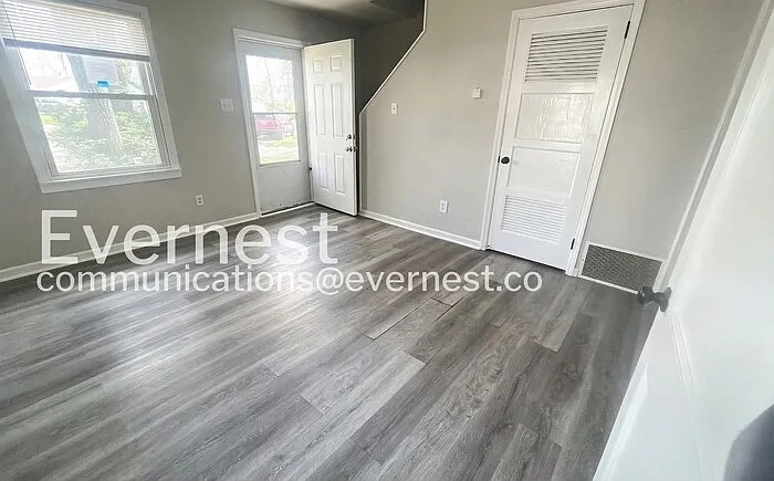 685 Valerie Ln — Photo 5