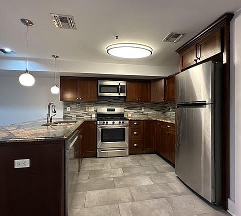 2nd image of 617 Bloomfield St #G