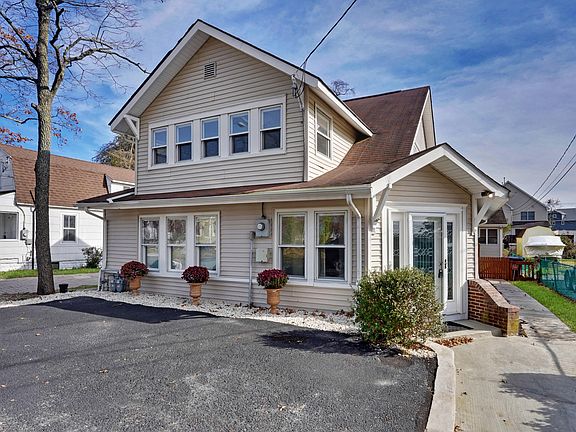 2nd image of 92 Longfellow Ave