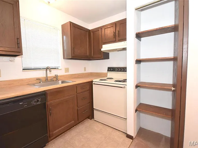 94 Peachtree Ln — Photo 9