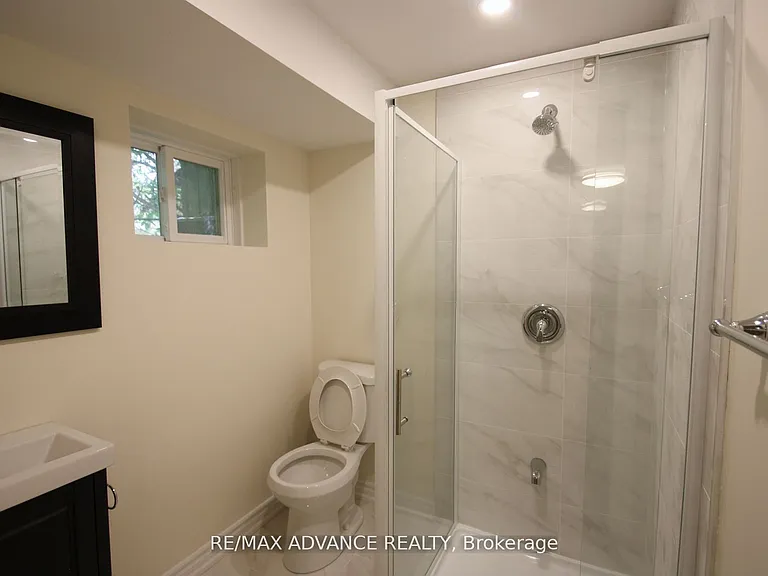 33 Carluke Cres #LOWER — Photo 16